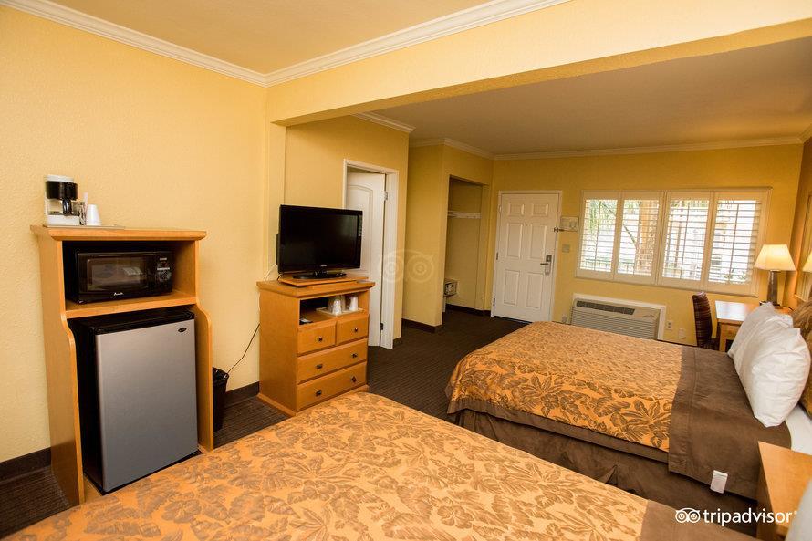 Anaheim Islander Inn And Suites Room photo